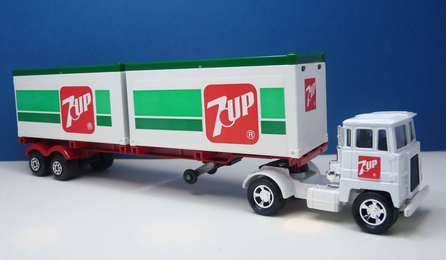 Articulated Container Truck